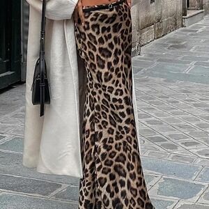 Leopard Print Slim Maxi Skirt Small. NWT
